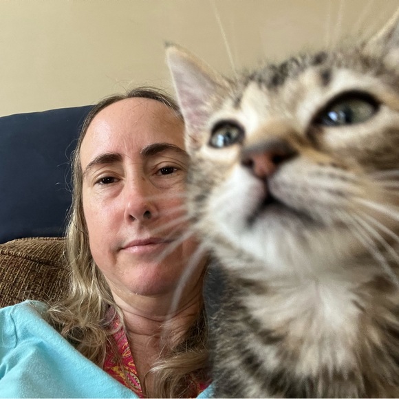 Meet your Posher, Elizabeth - Picture 3 of 4